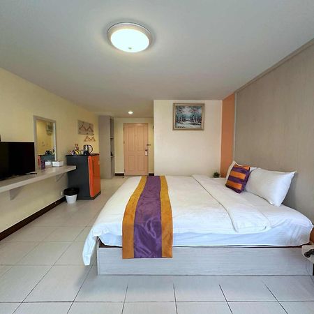 Aryan Suites Hotel Bangkok Bagian luar foto