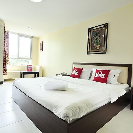 Aryan Suites Hotel Bangkok Bagian luar foto