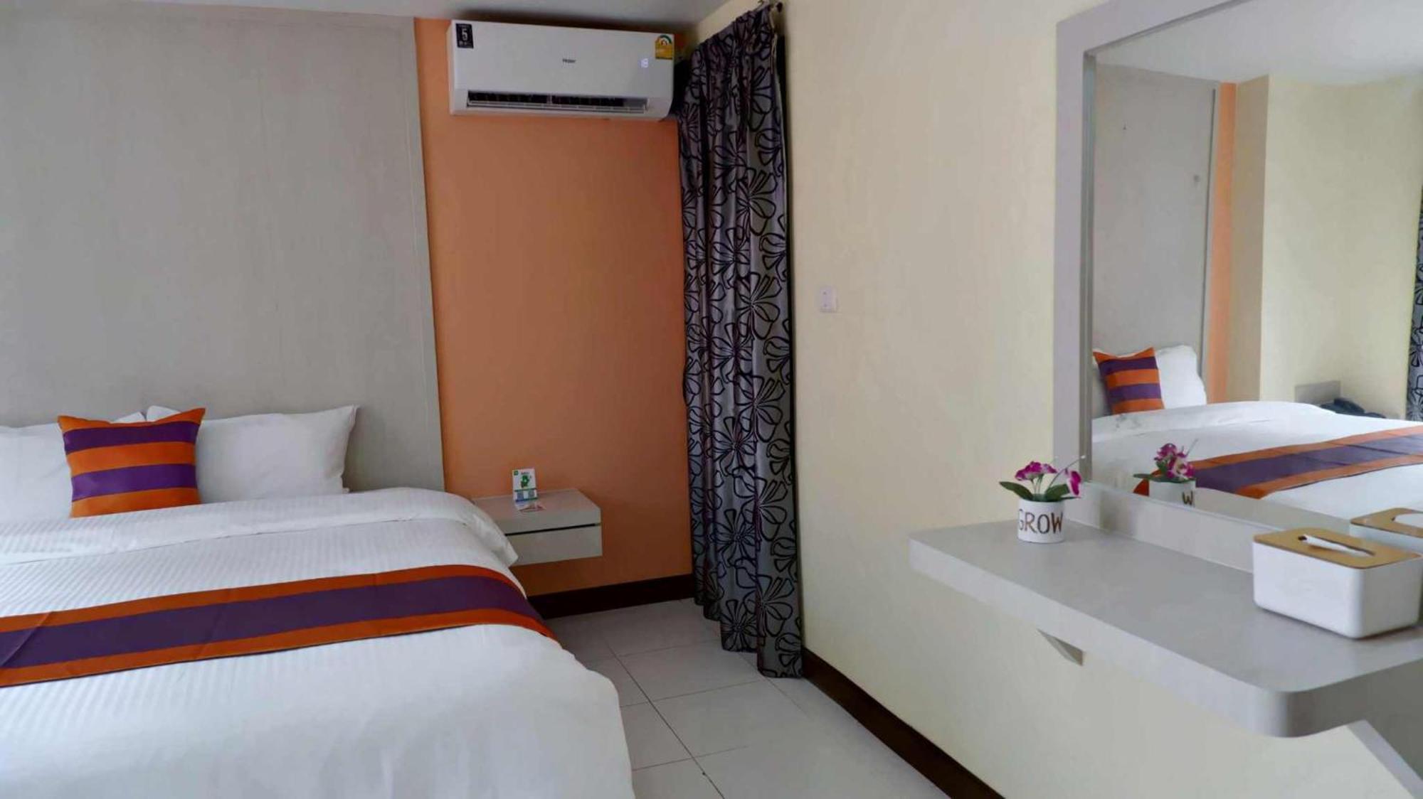 Aryan Suites Hotel Bangkok Bagian luar foto