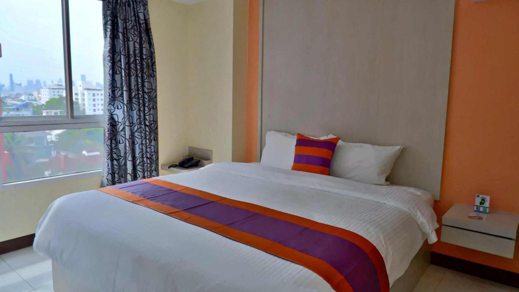 Aryan Suites Hotel Bangkok Bagian luar foto
