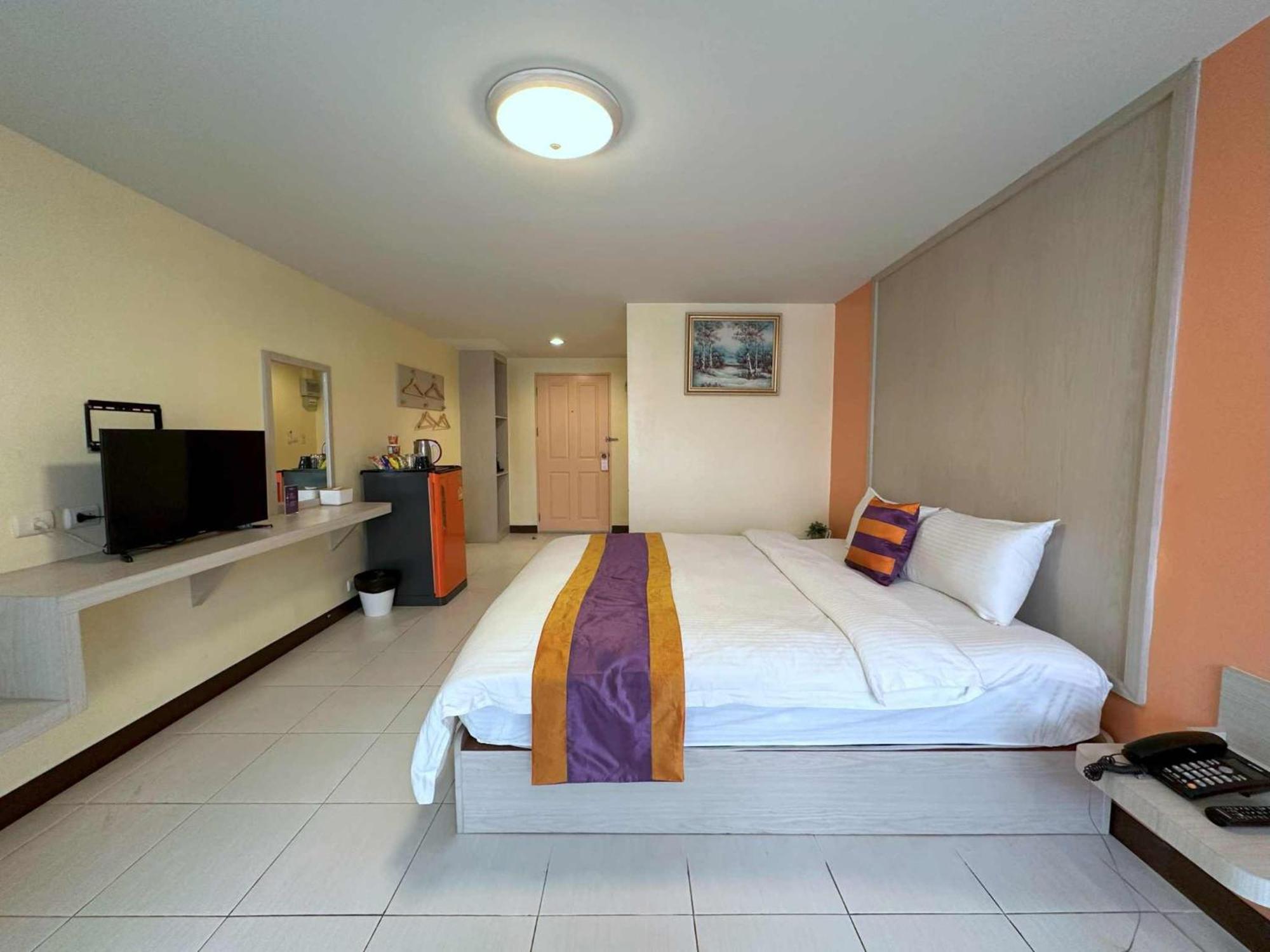 Aryan Suites Hotel Bangkok Bagian luar foto