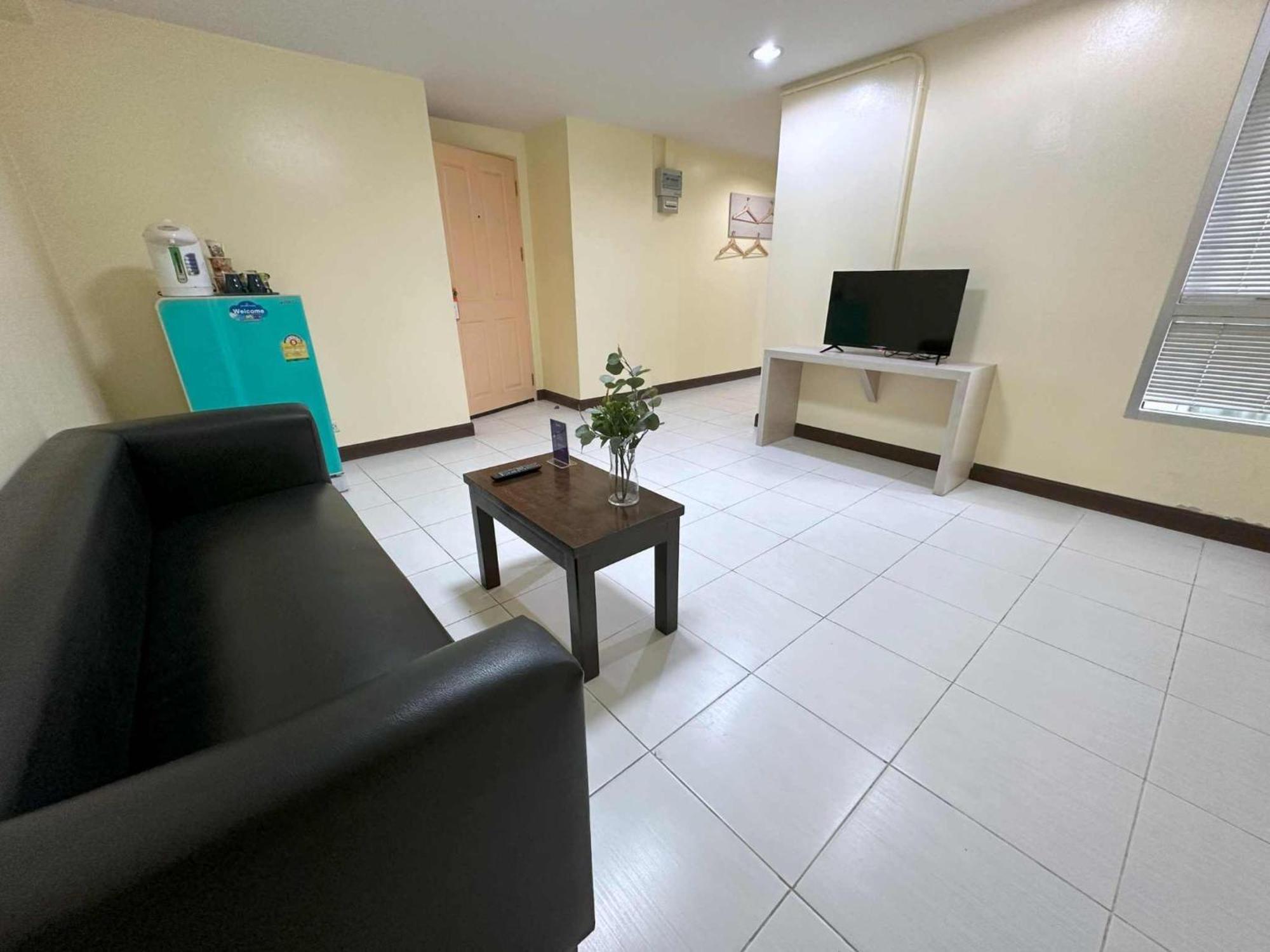Aryan Suites Hotel Bangkok Bagian luar foto