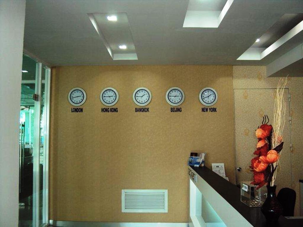 Aryan Suites Hotel Bangkok Bagian luar foto