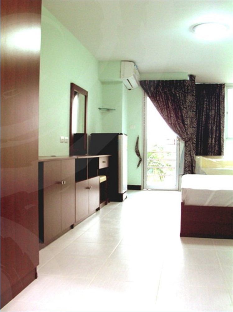 Aryan Suites Hotel Bangkok Bagian luar foto