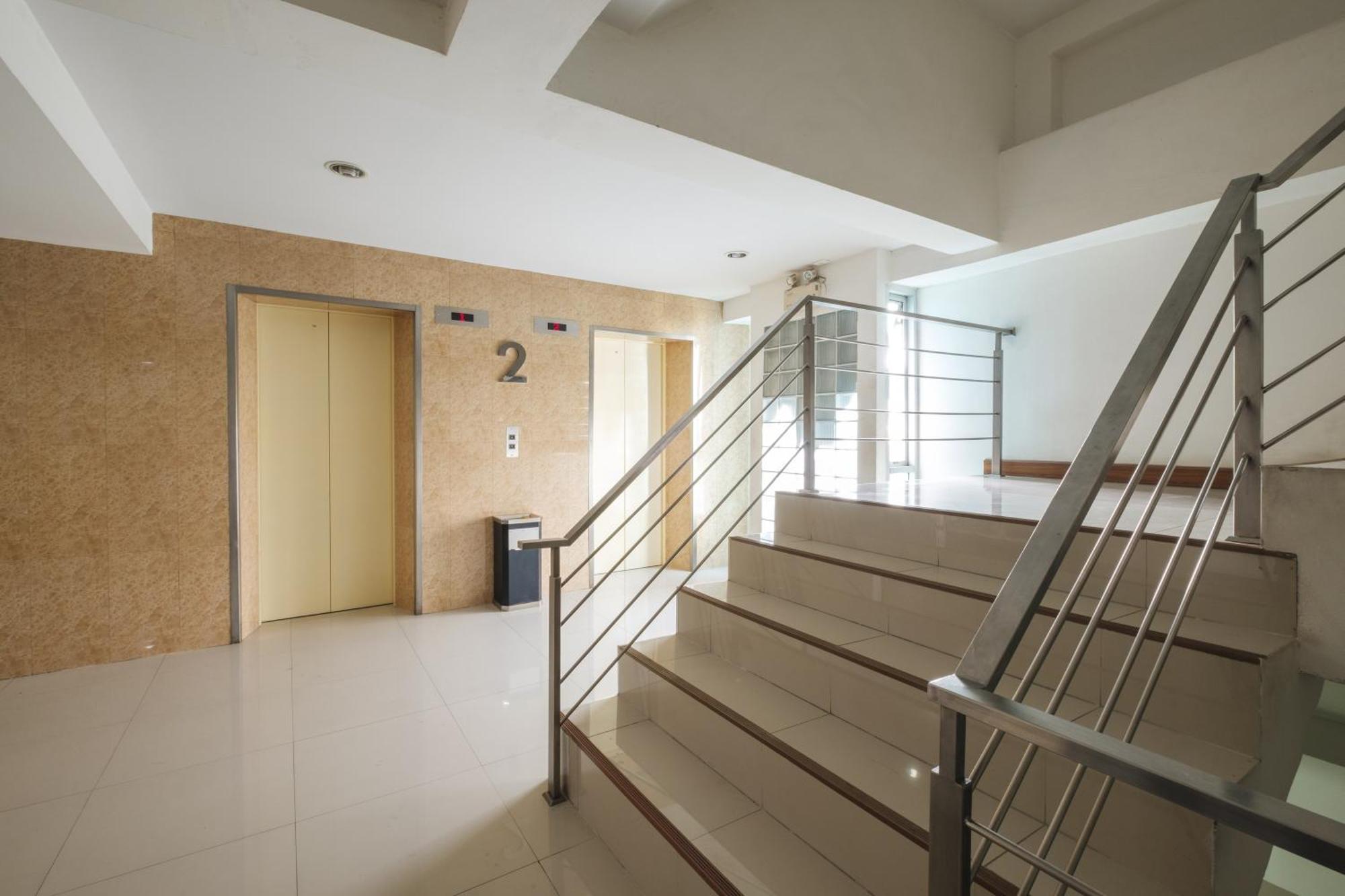 Aryan Suites Hotel Bangkok Bagian luar foto