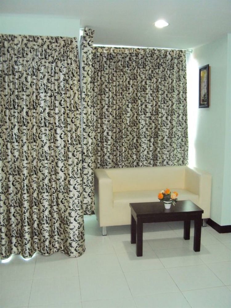 Aryan Suites Hotel Bangkok Bagian luar foto