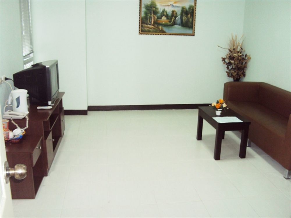 Aryan Suites Hotel Bangkok Bagian luar foto