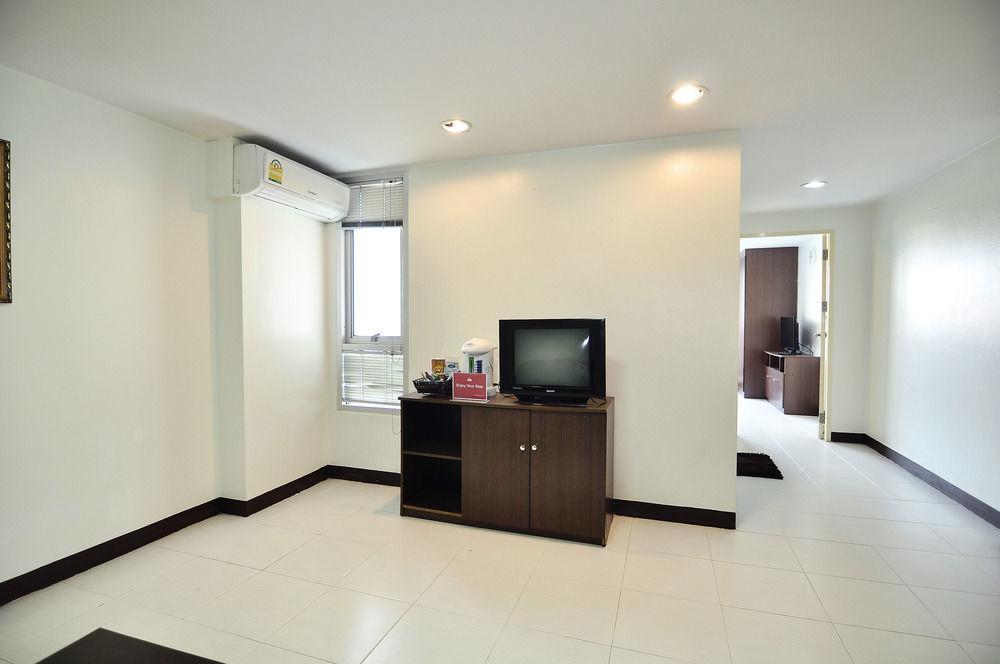 Aryan Suites Hotel Bangkok Bagian luar foto