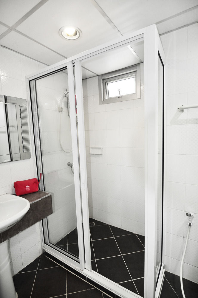 Aryan Suites Hotel Bangkok Bagian luar foto